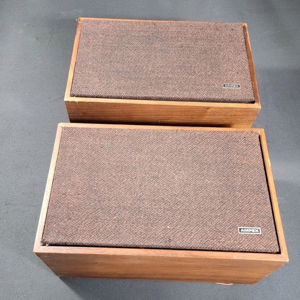 Vintage Ampex Model #516 Two-Way Brown Bookshelf Speaker Untested